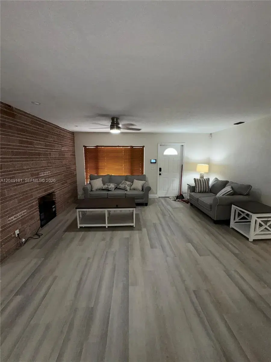 649 W Evanston Cir, Fort Lauderdale FL 33312