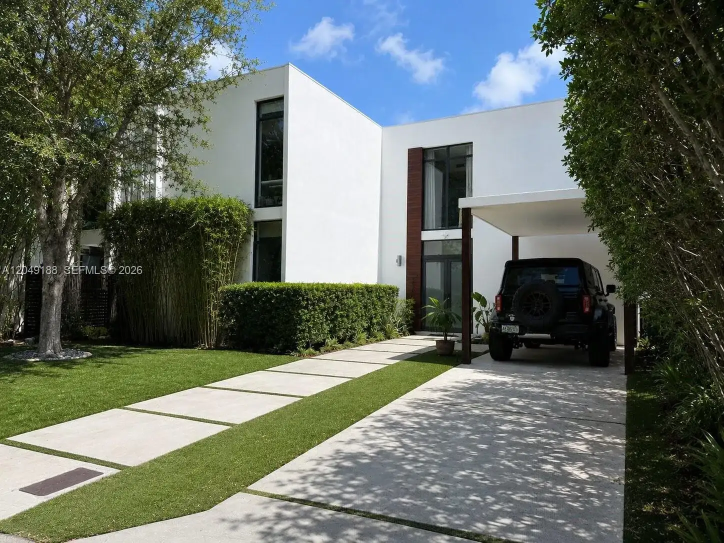 8631 Arboretum Ln, Miami FL 33138 photo 2