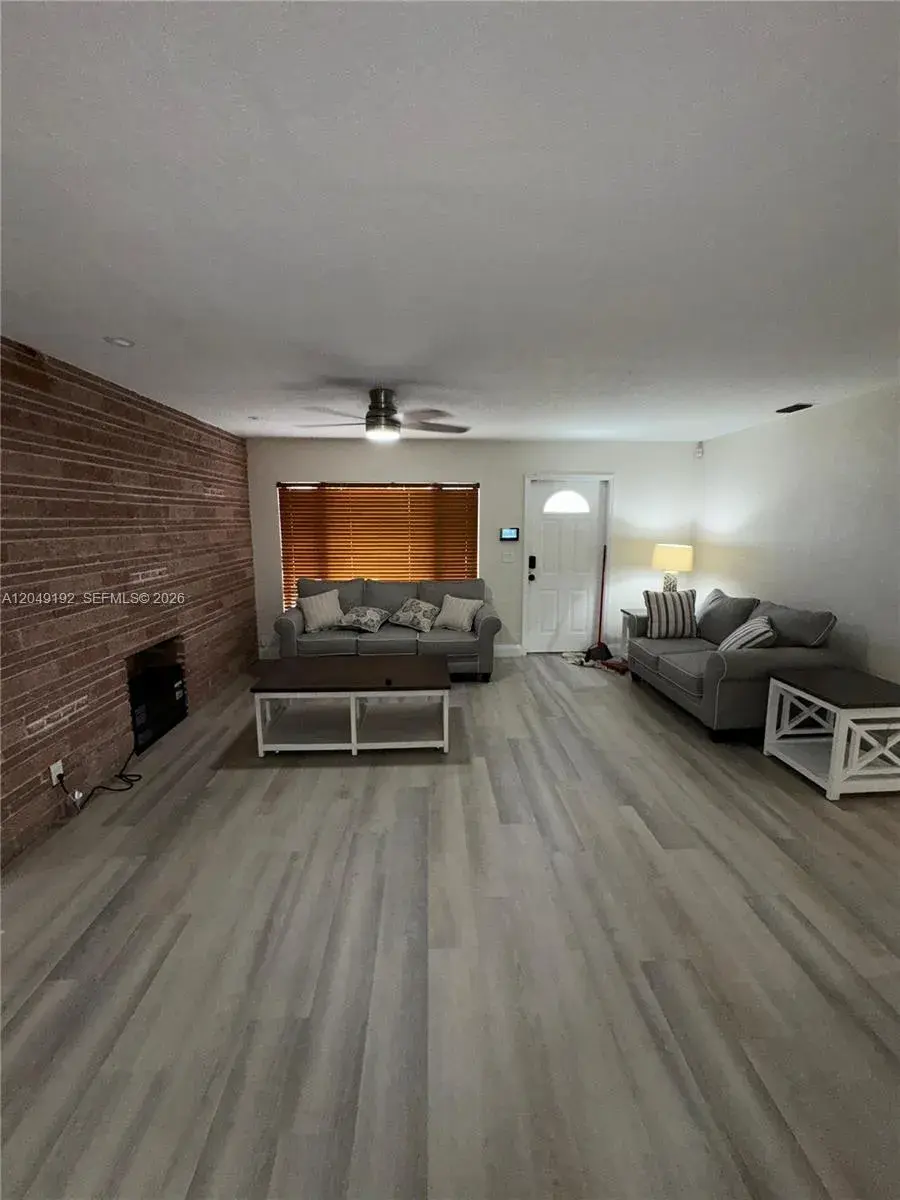 649 W Evanston Cir, Fort Lauderdale FL 33312