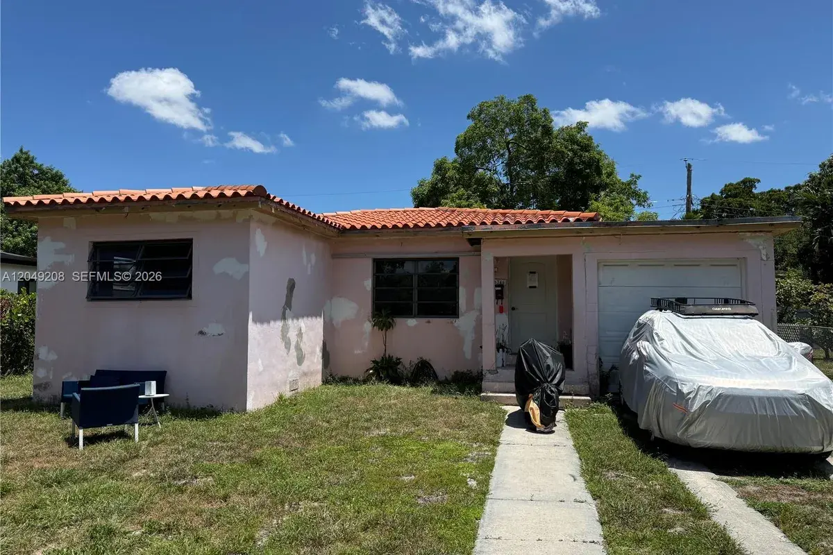 6346 NW 41st St, Virginia Gardens FL 33166