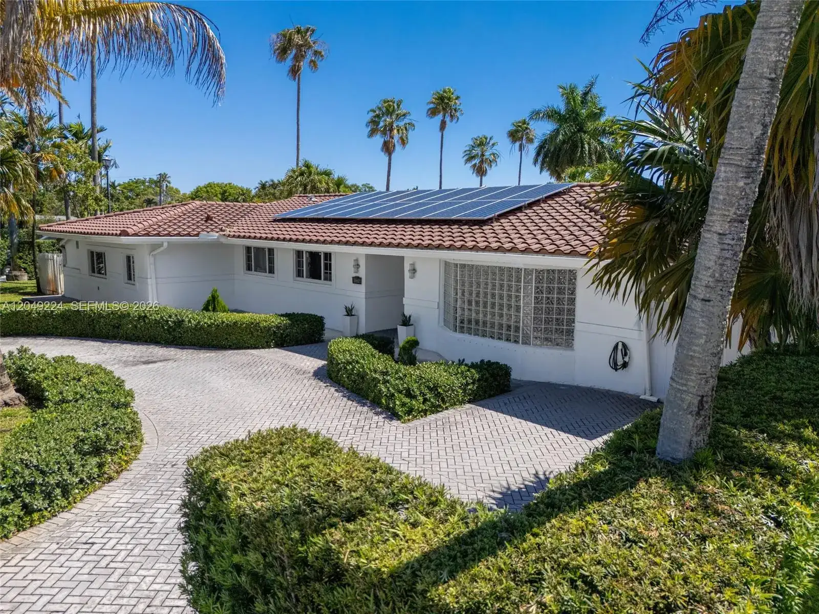 20235 Highland Lakes Blvd, Miami FL 33179 photo 2