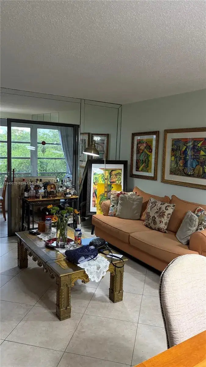 3940 NW 42nd ave # 313, Lauderdale Lakes FL 33319