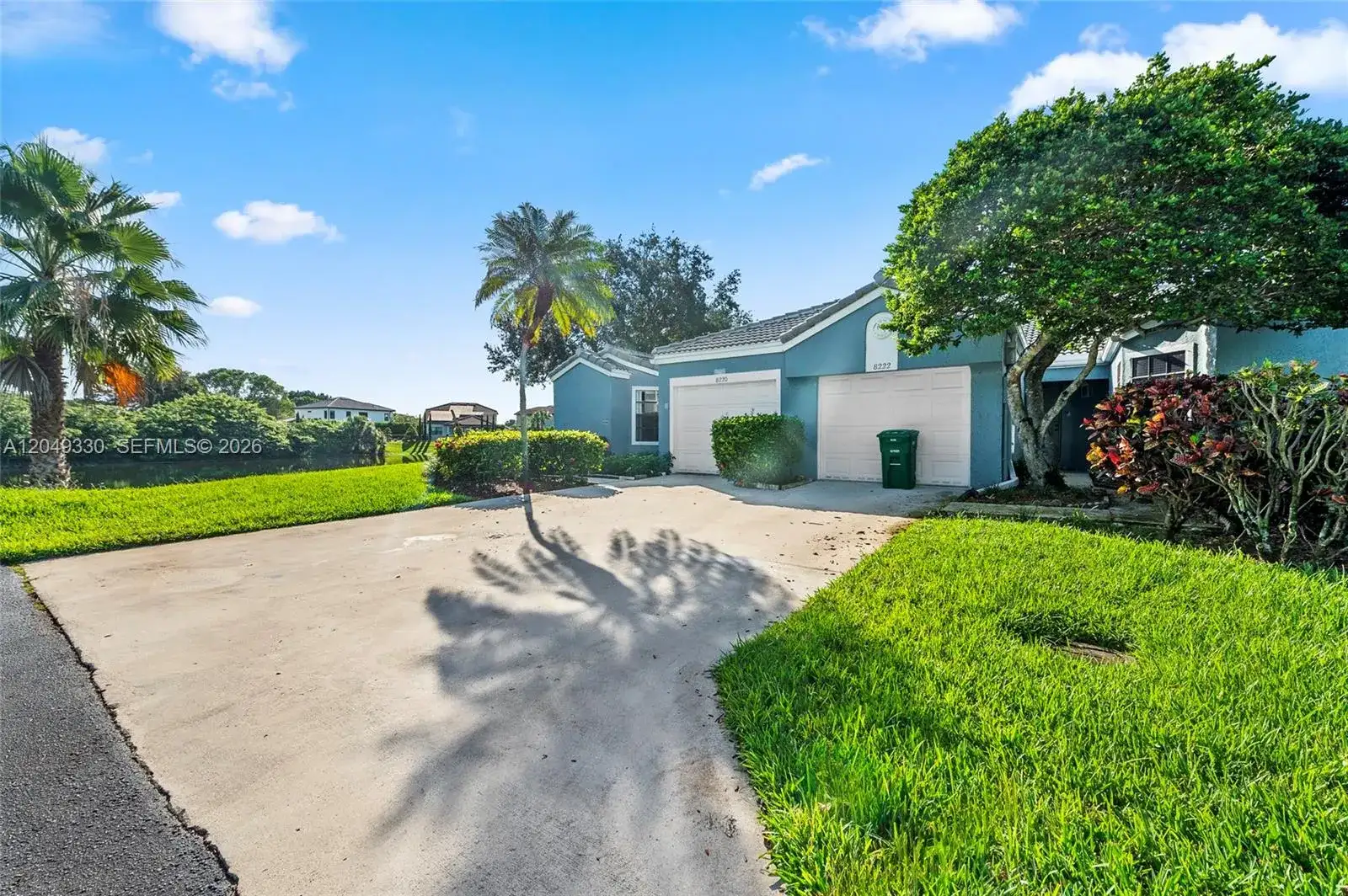 8220 Waterford Ln, Tamarac FL 33321 photo 2