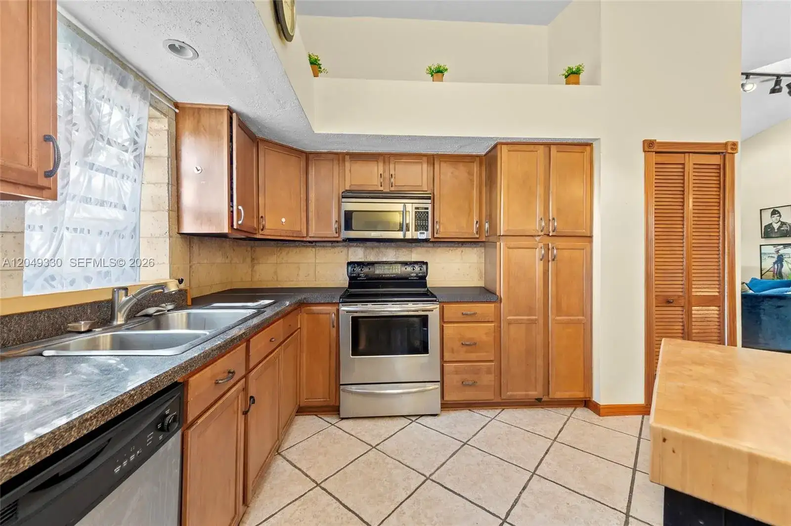 8220 Waterford Ln, Tamarac FL 33321 photo 5