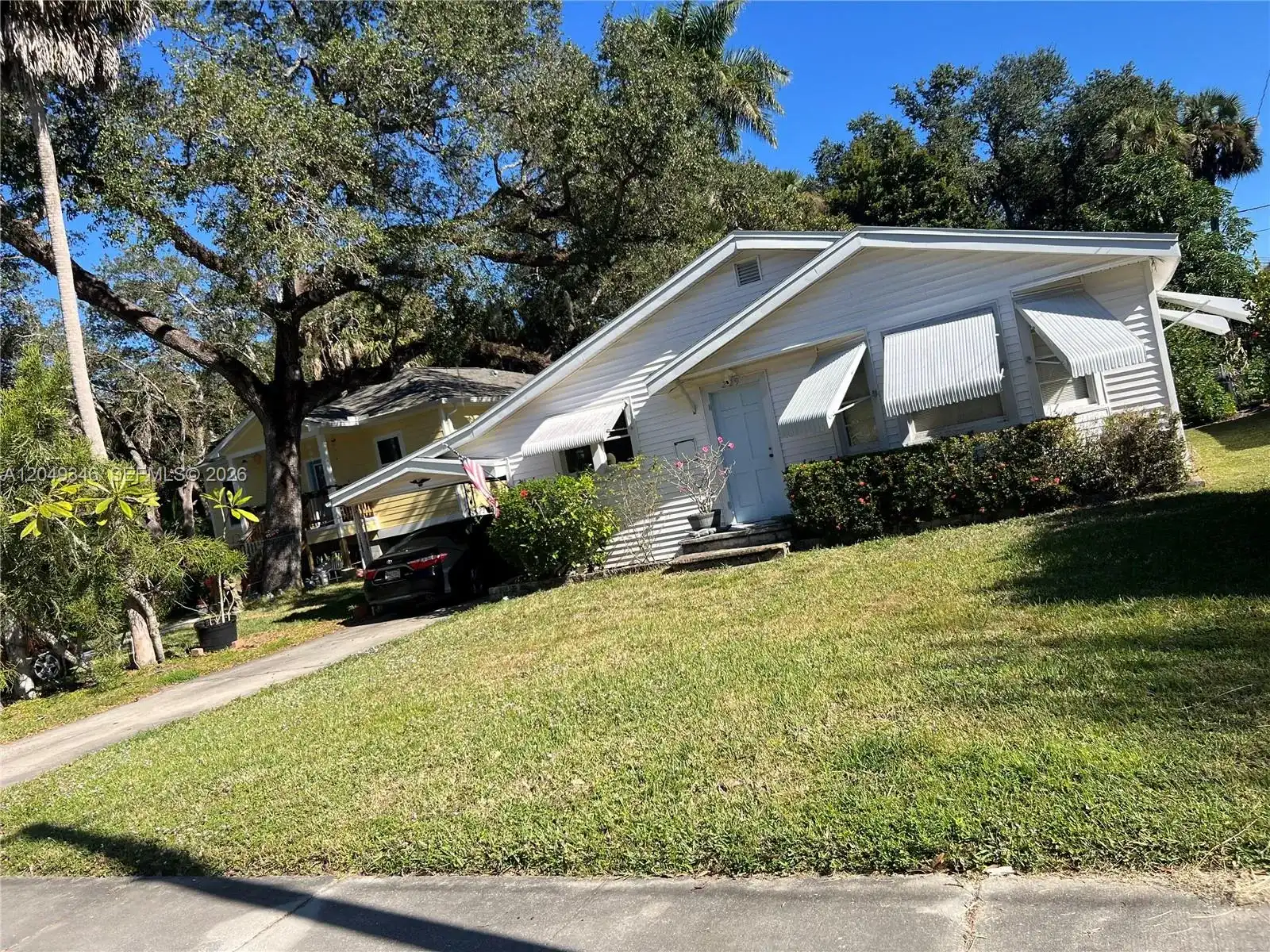 229 Granada Blvd., Fort Myers FL 33905