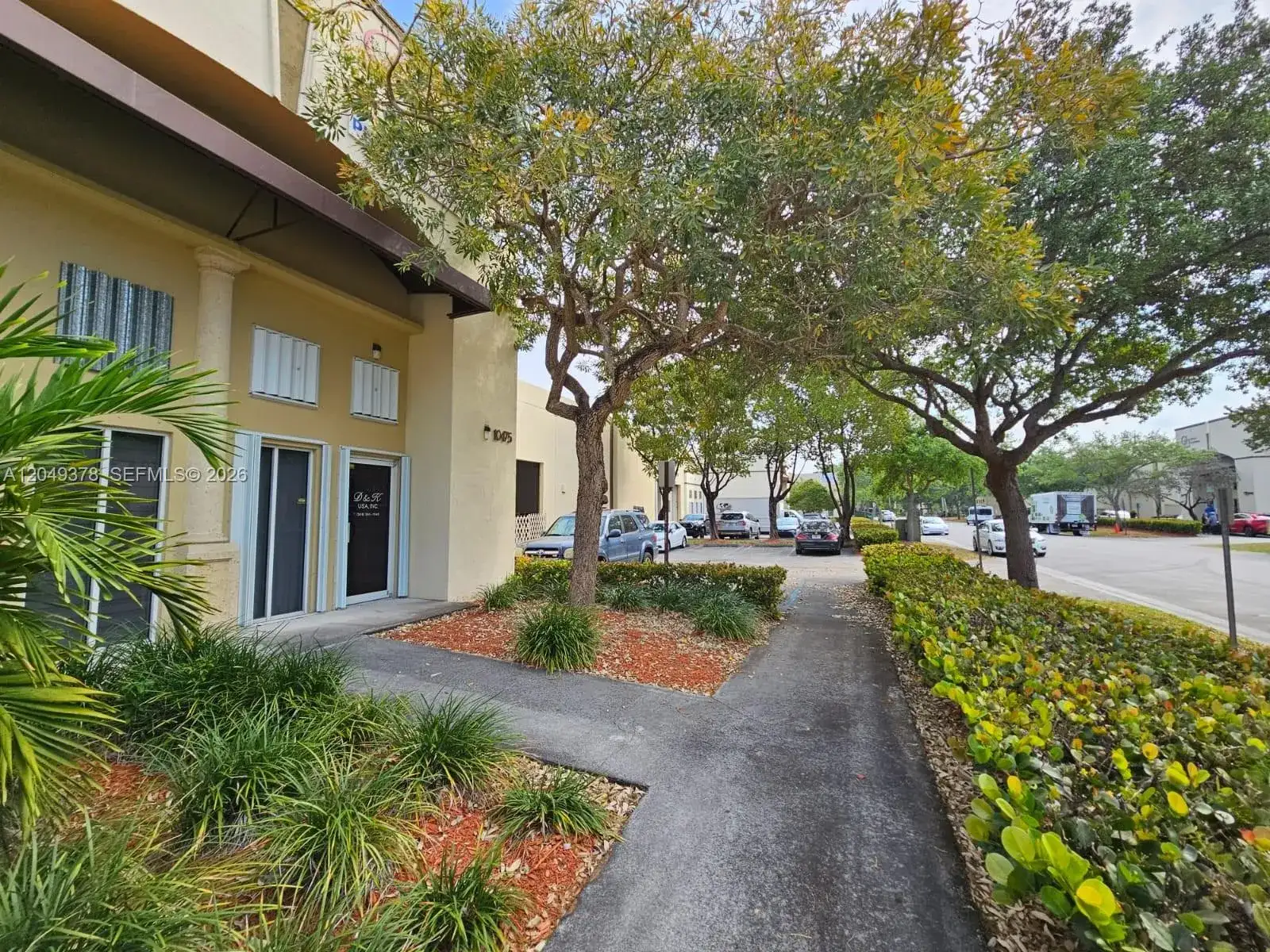 10475 NW 37th Terrace, Doral FL 33178 photo 3