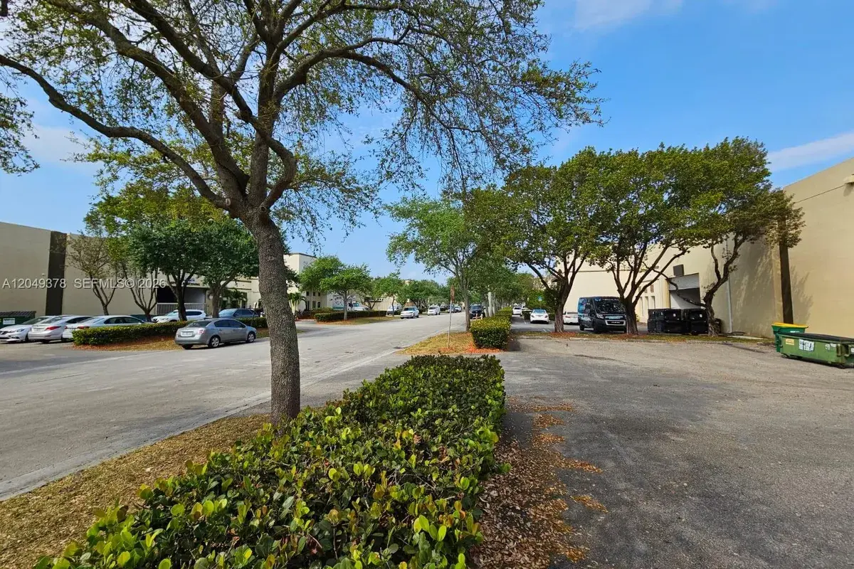 10475 NW 37th Terrace, Doral FL 33178