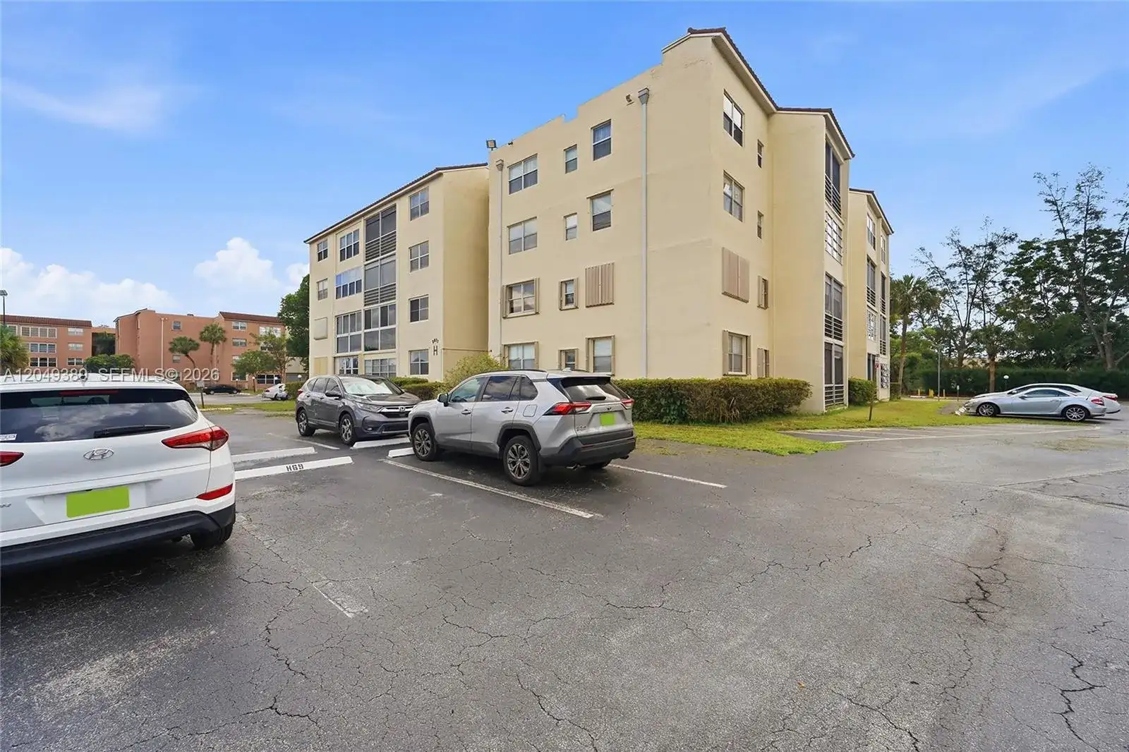 2871 Somerset Dr # 103, Lauderdale Lakes FL 33311 photo 2