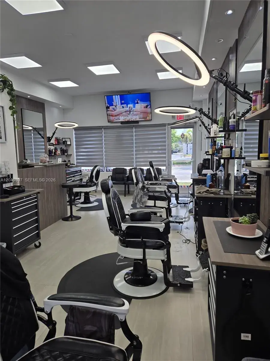 218 N Federal Highway, Hallandale Beach FL 33009