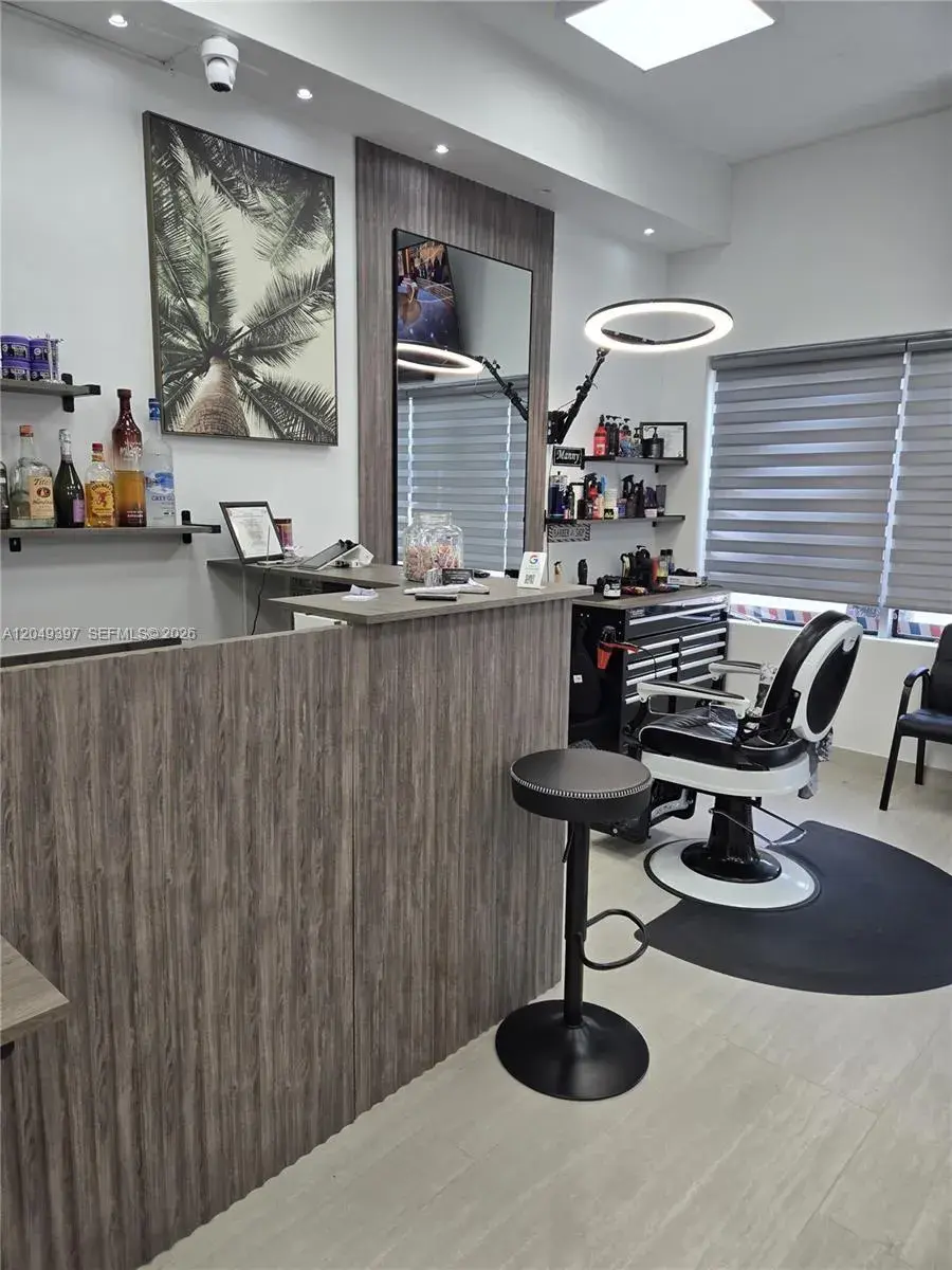 218 N Federal Highway, Hallandale Beach FL 33009