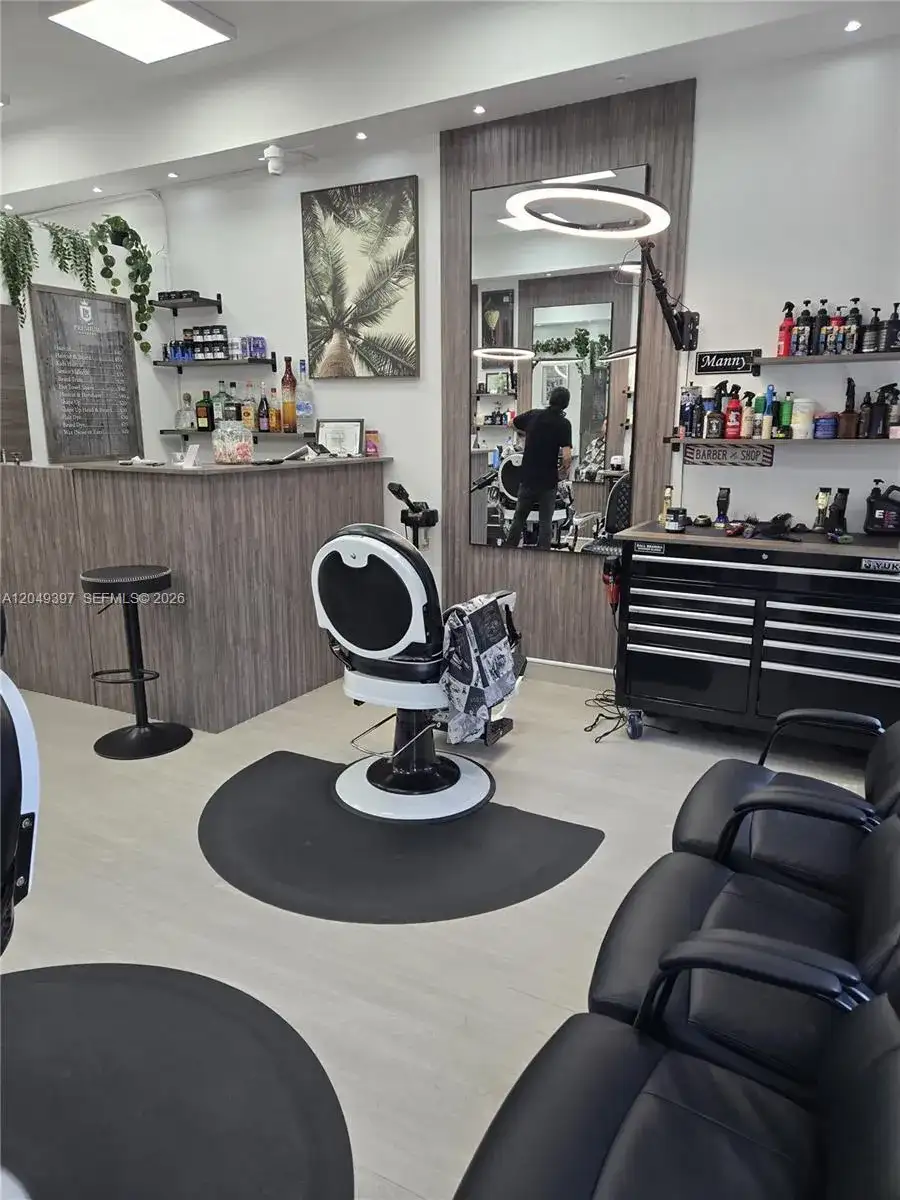 218 N Federal Highway, Hallandale Beach FL 33009 photo 4