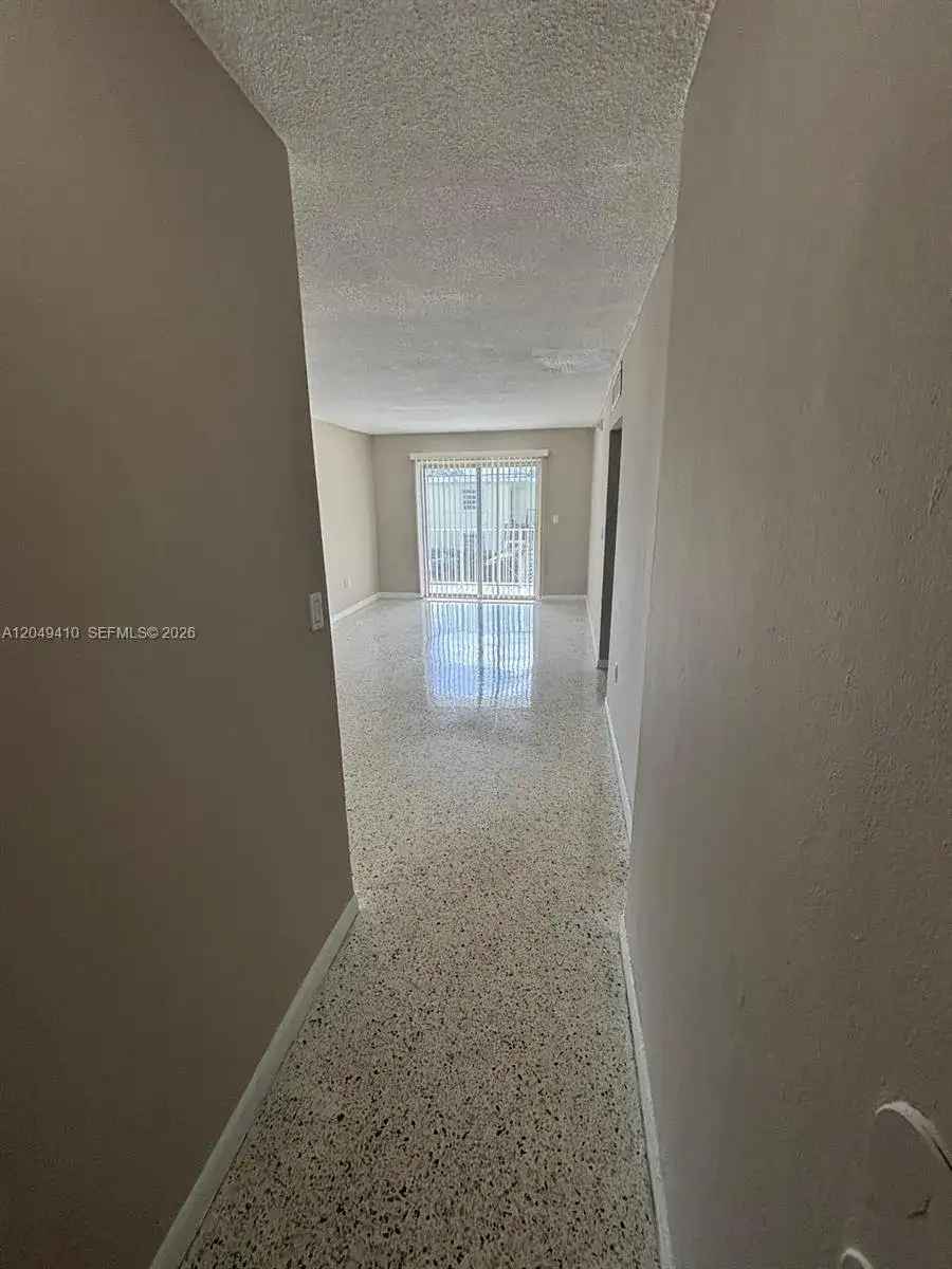 1047 SW 7th St # 12, Miami FL 33130 photo 2