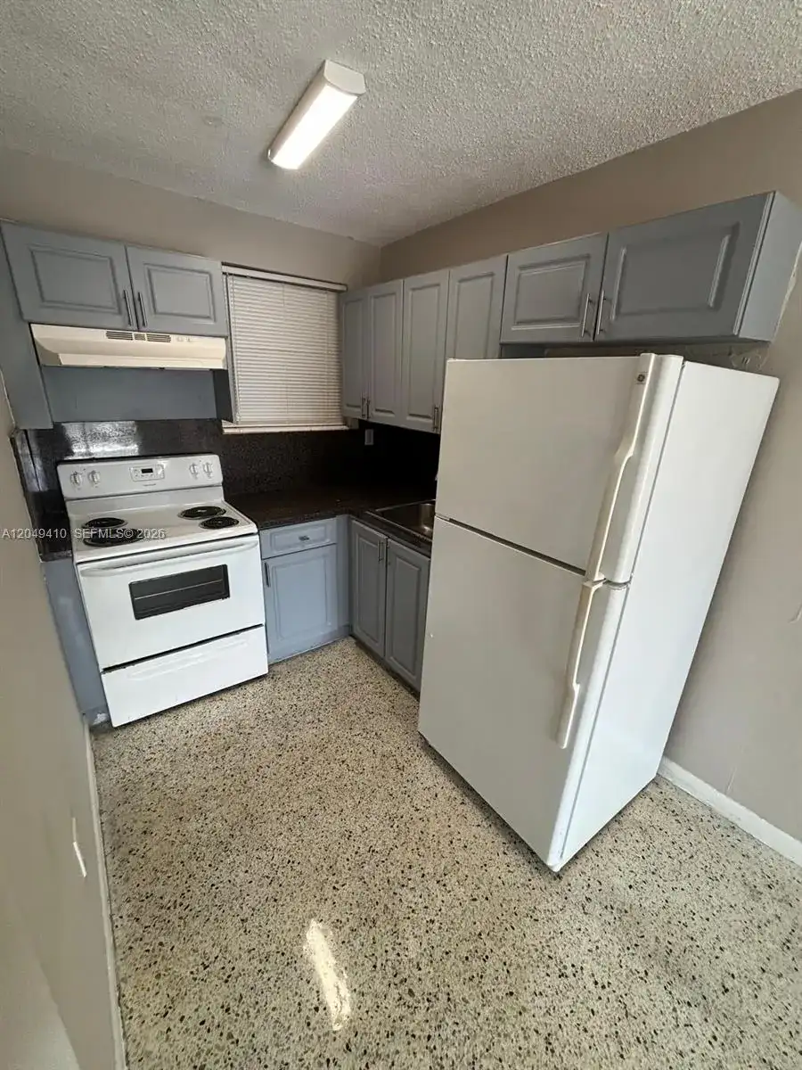 1047 SW 7th St # 12, Miami FL 33130 photo 4