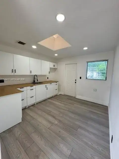 26 Virginia Rd, West Park FL 33023 photo 3