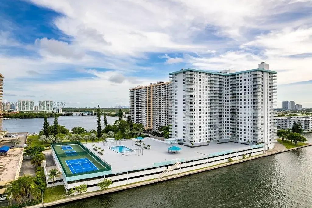 301 174th St # L05, Sunny Isles Beach FL 33160
