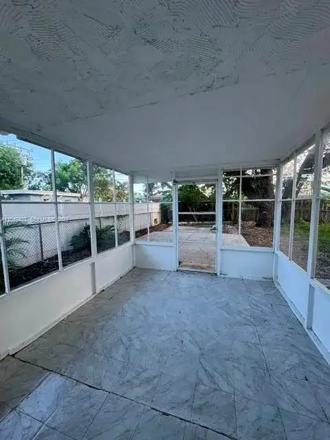 4221 SW 39th St, West Park FL 33023 photo 4