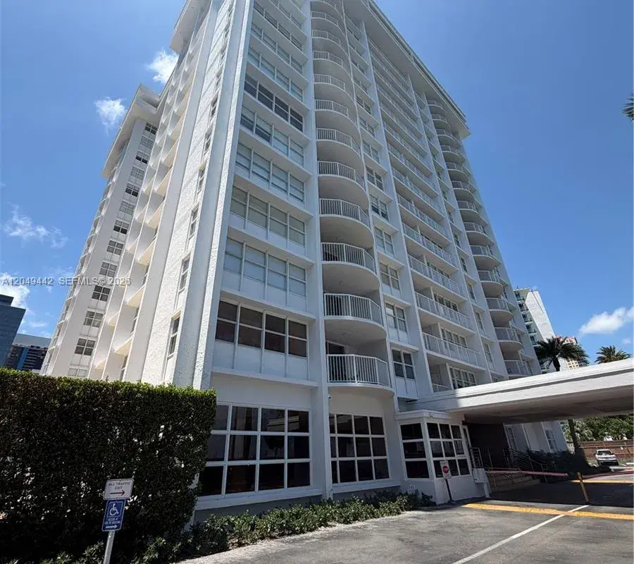 1420 Brickell Bay Dr # 1005C, Miami FL 33131