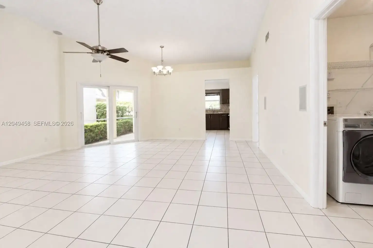 687 SE 22nd Dr, Homestead FL 33033 photo 2