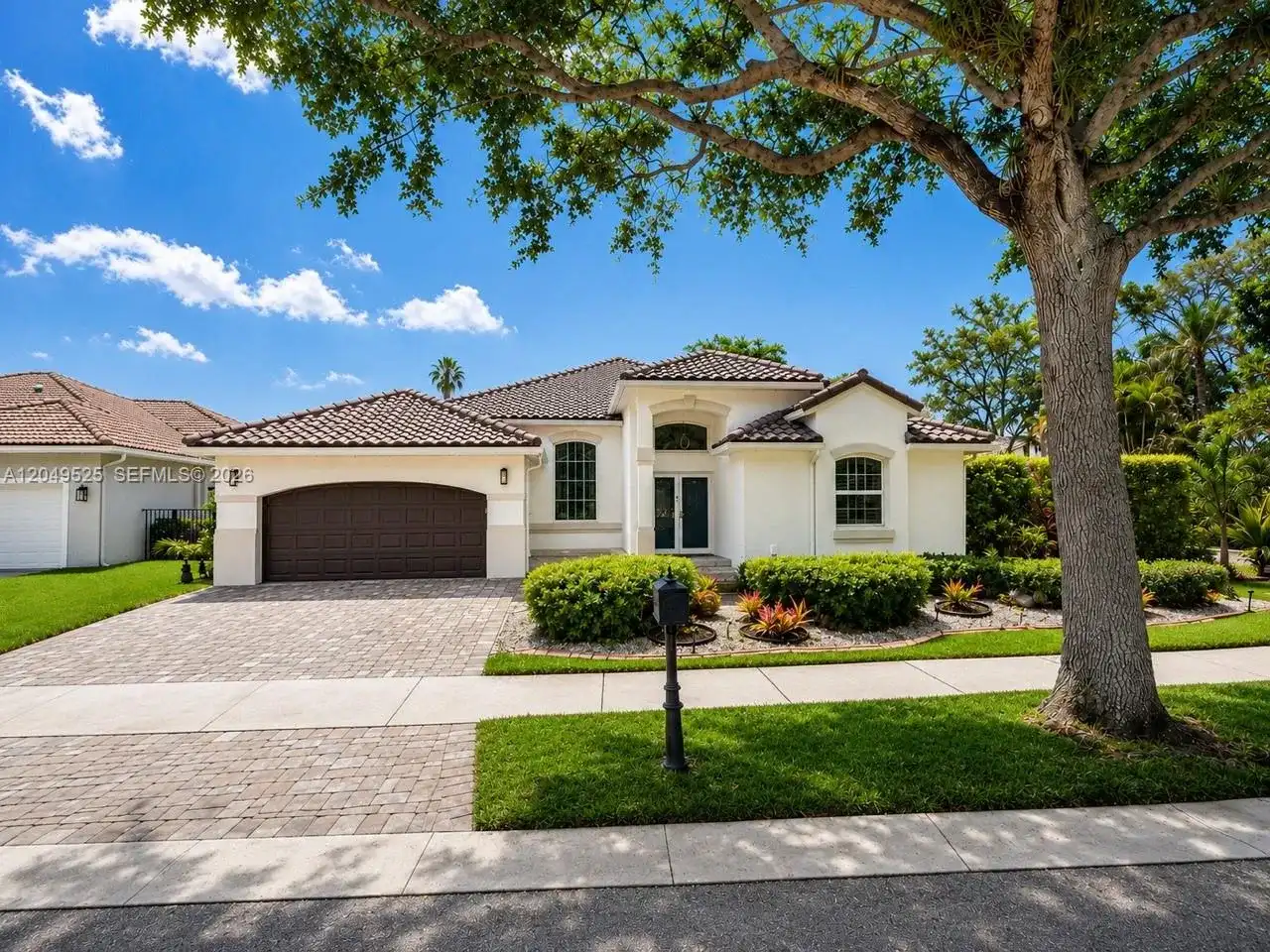 2616 Oakbrook Ct, Weston FL 33332