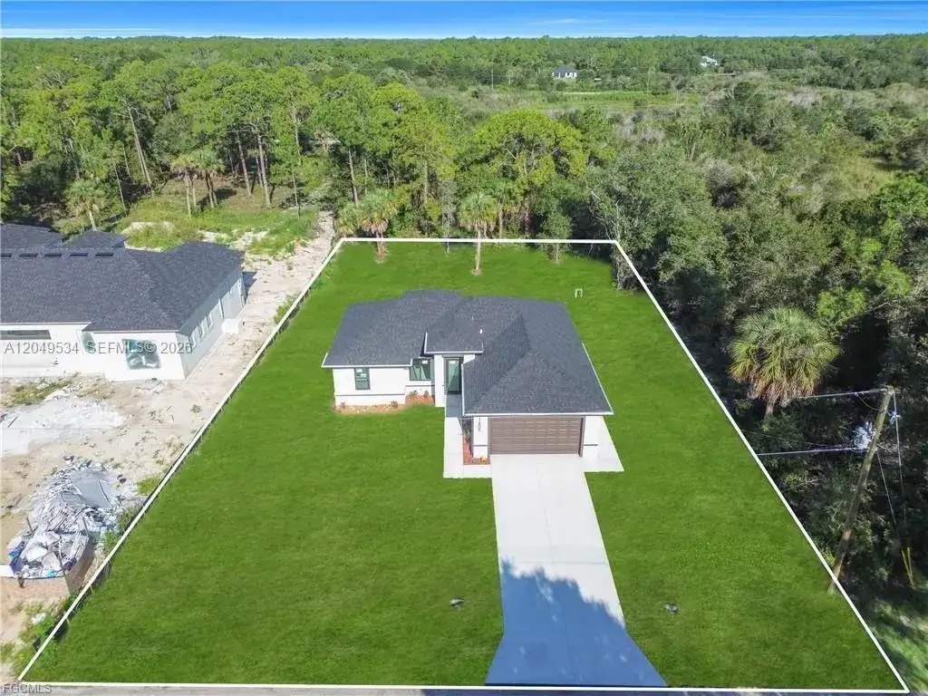 1405 Palmetto Ave, Lehigh Acres FL 33972 photo 2