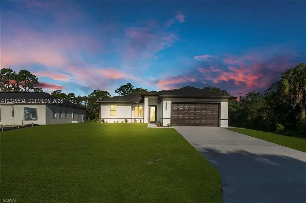 1405 Palmetto Ave, Lehigh Acres FL 33972 photo 3