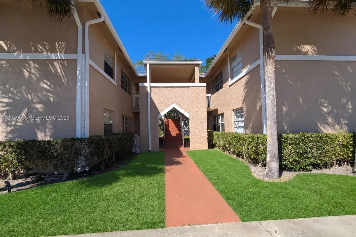 807 Twin Lakes Dr # G, Coral Springs FL 33071
