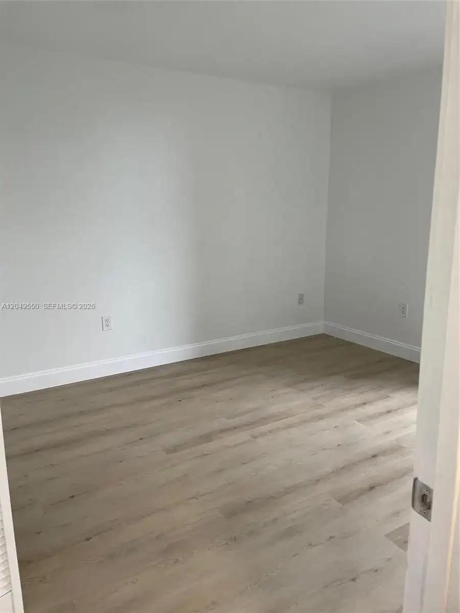 3731 N Country Club Dr # 323, Aventura FL 33180 photo 5