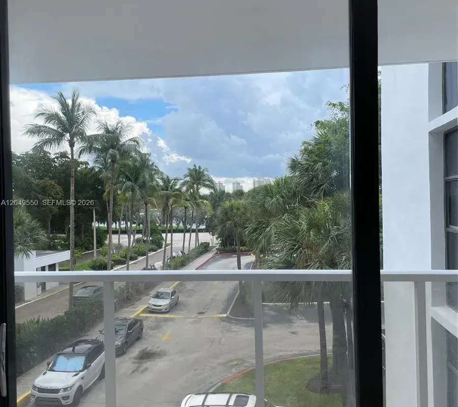 3731 N Country Club Dr # 323, Aventura FL 33180