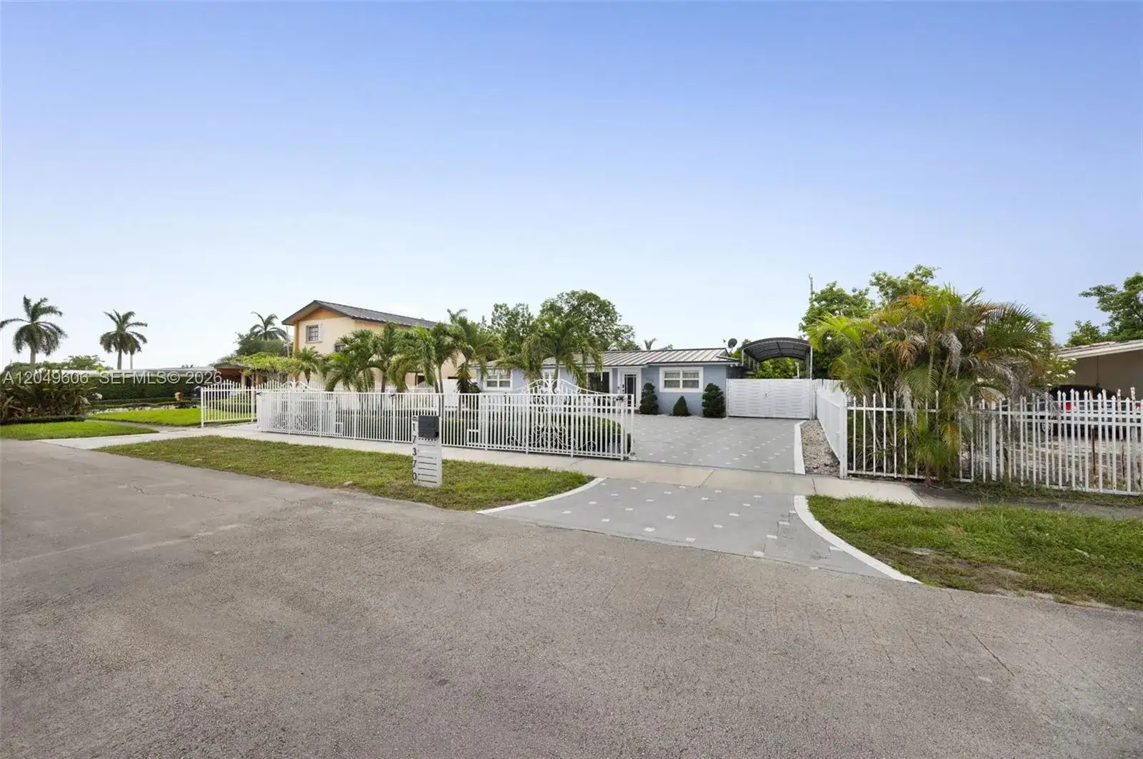 17370 NW 52nd Pl, Miami Gardens FL 33055 photo 4