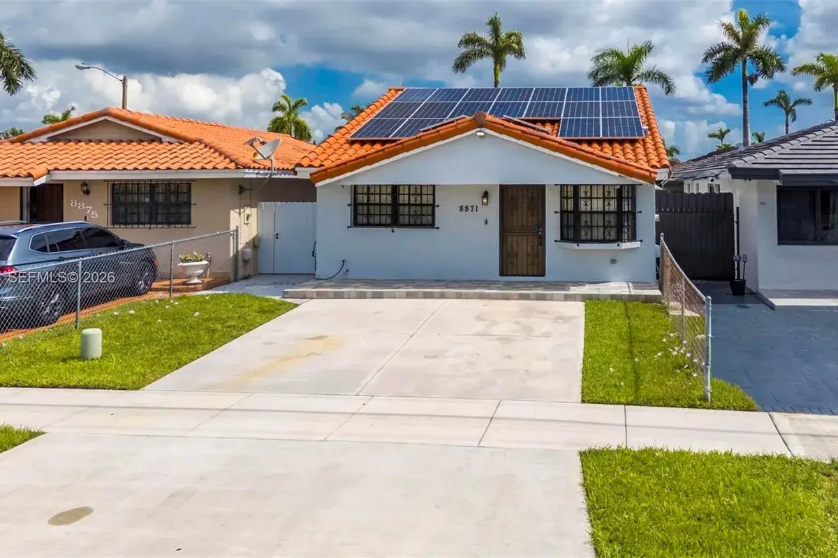 8871 NW 114th St, Hialeah Gardens FL 33018