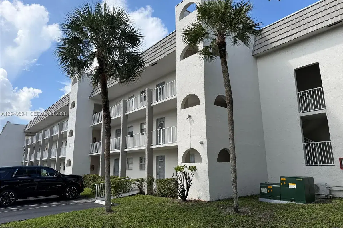 8135 Sunrise Lakes Blvd # 210, Sunrise FL 33322