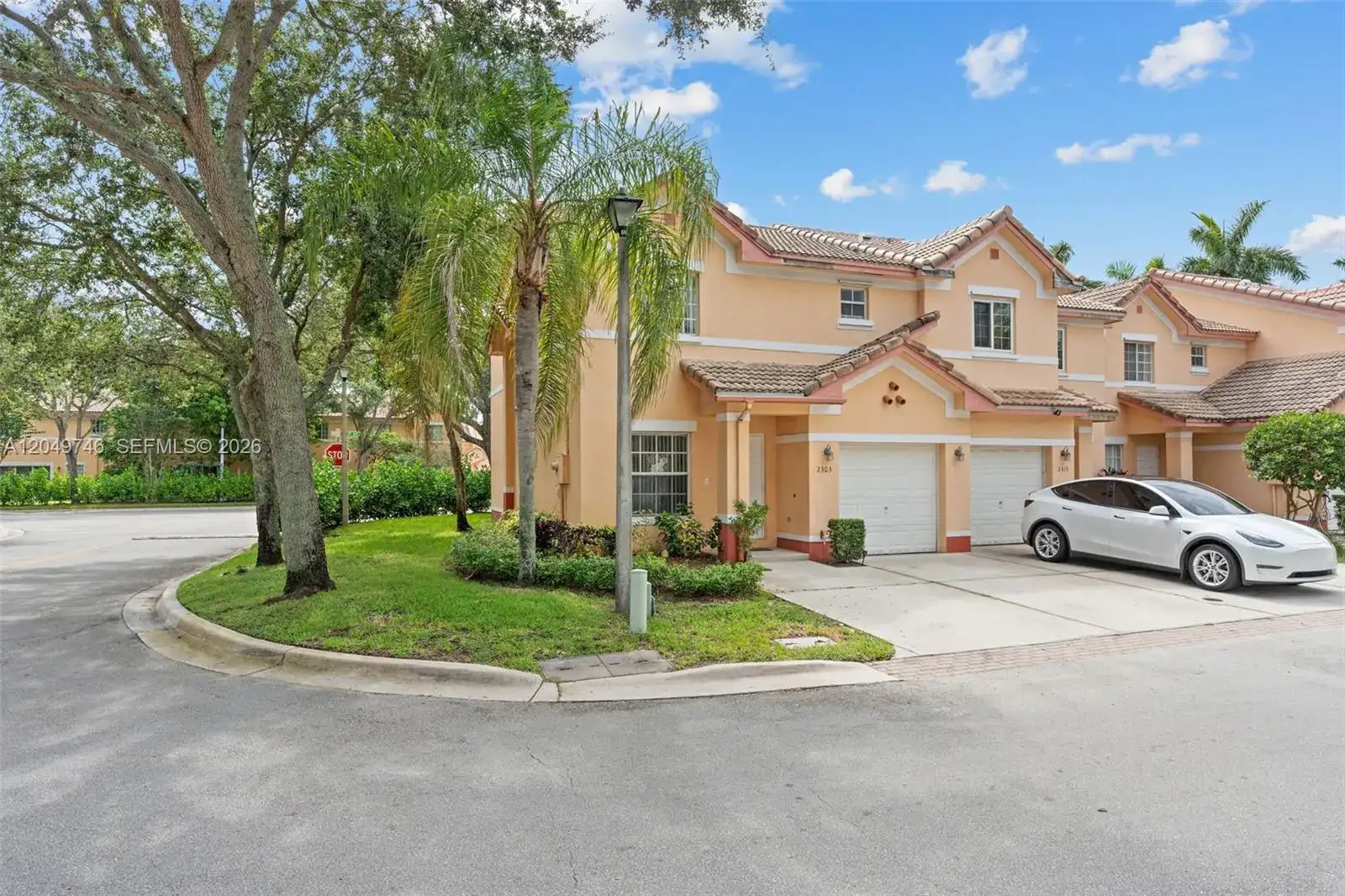 2303 SW 87th Ter, Miramar FL 33025 photo 2