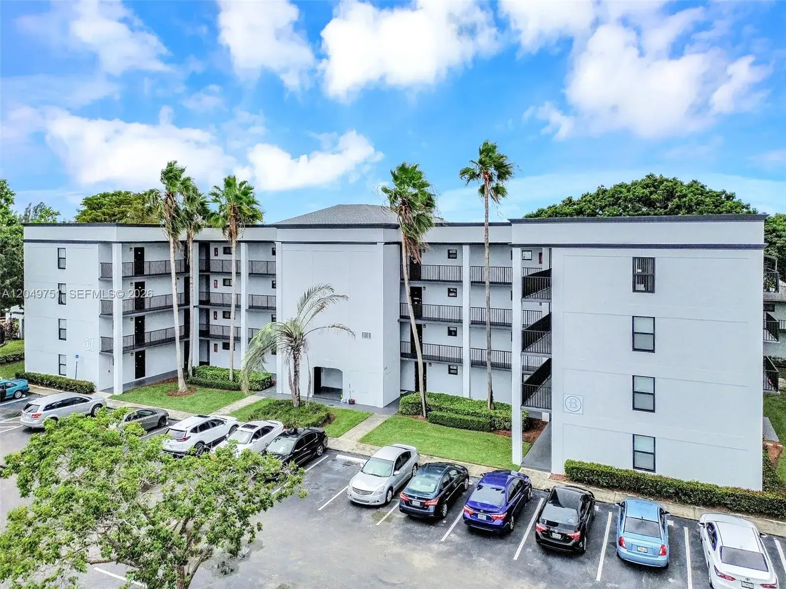 7550 Stirling Rd # V107, Davie FL 33024