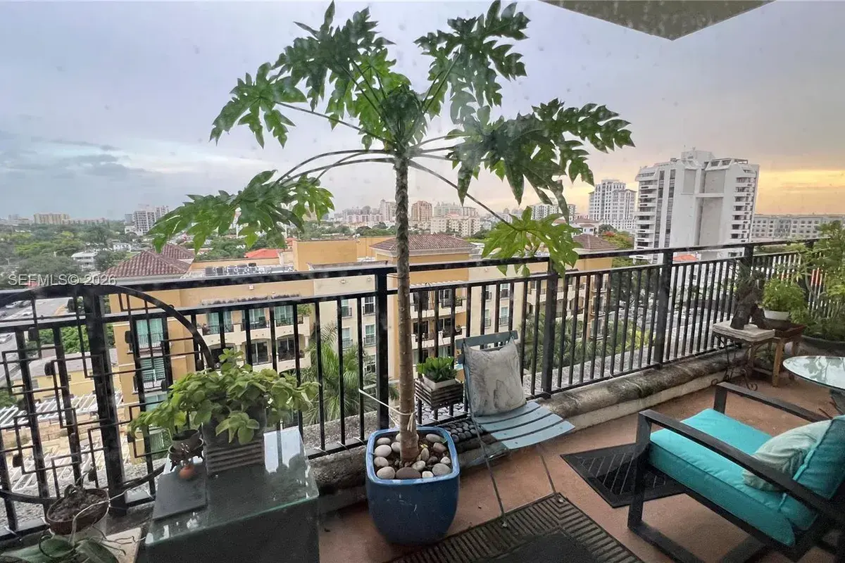 888 Douglas # 806, Coral Gables FL 33134