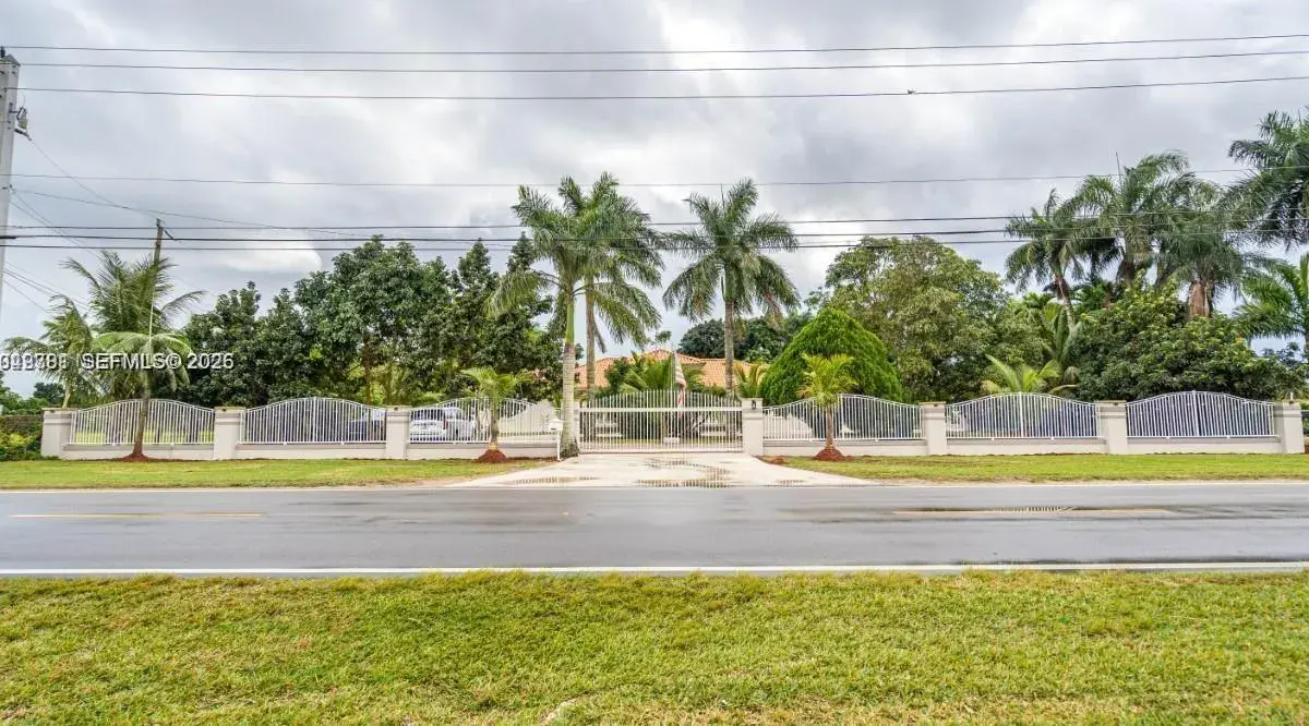 18390 SW 200th St, Miami FL 33187