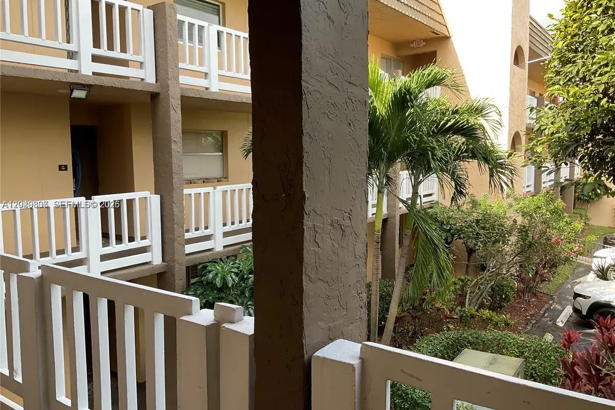 9201 Sunrise Lakes Blvd # 205, Sunrise FL 33322