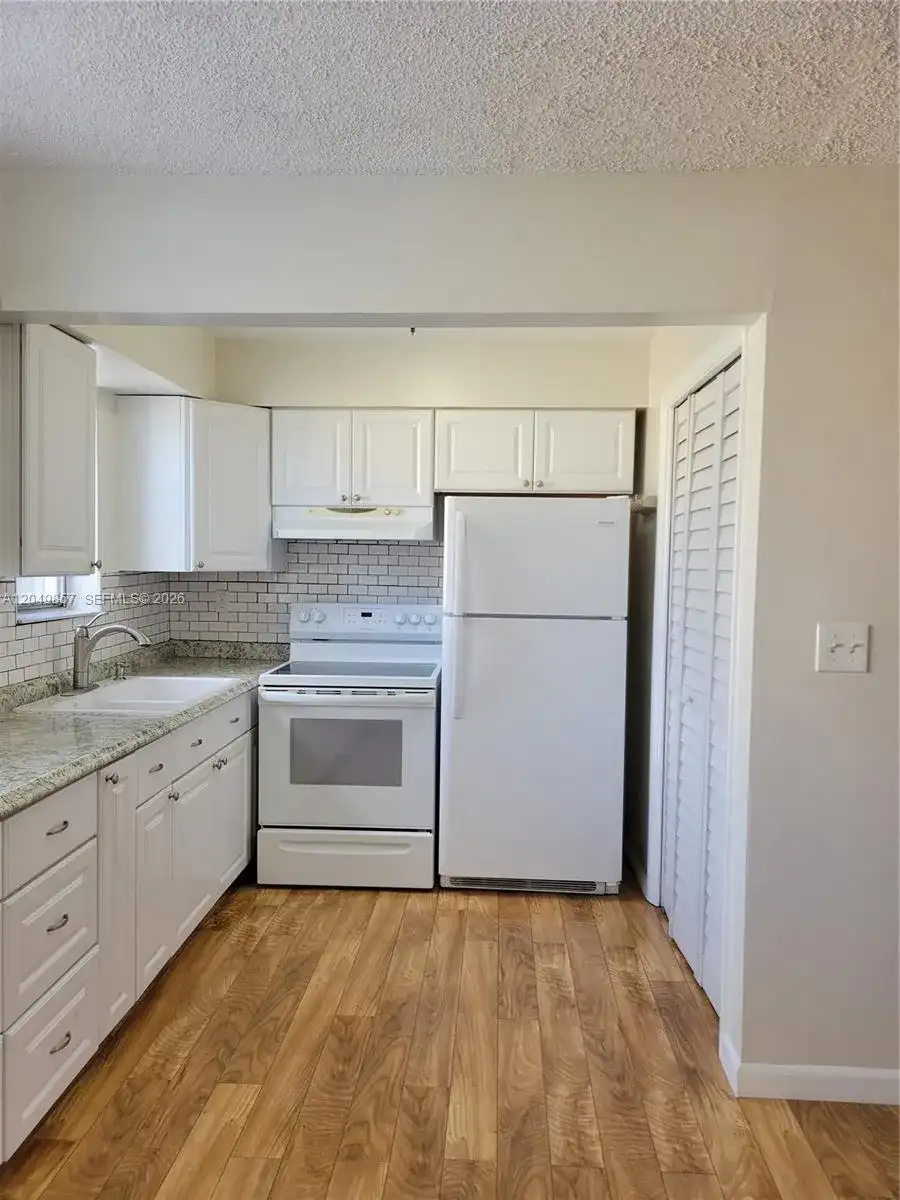 2200 Taylor St # 205, Hollywood FL 33020