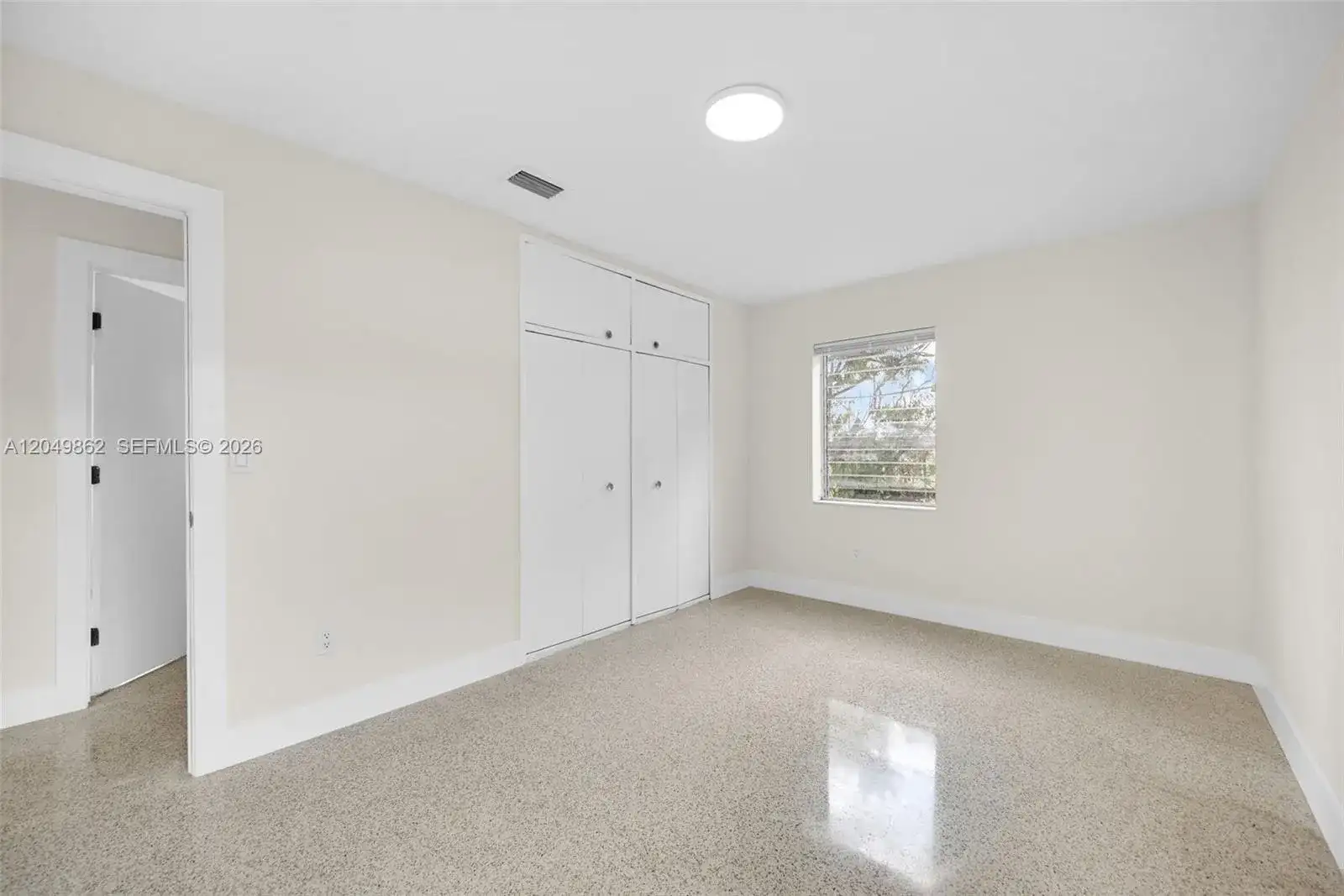 1380 W 60th Ter, Hialeah FL 33012 photo 4