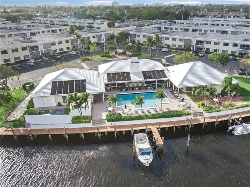 110 Cypress Club Dr # 108, Pompano Beach FL 33060