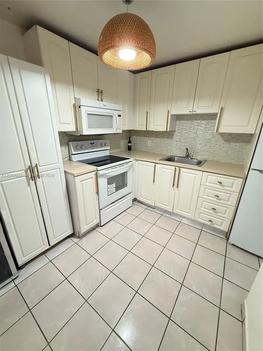 2025 NE 164th St # 318, North Miami Beach FL 33162