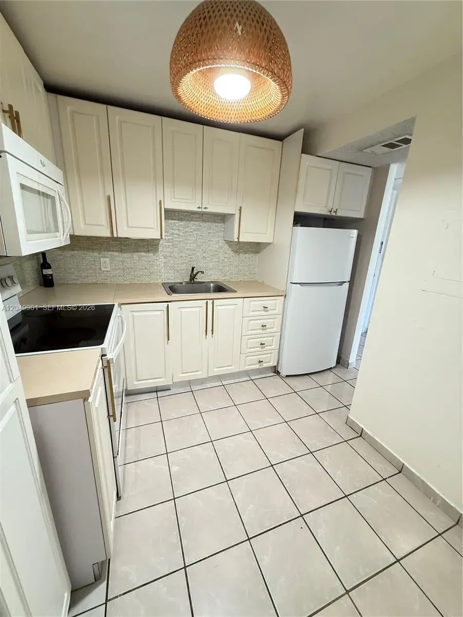 2025 NE 164th St # 318, North Miami Beach FL 33162