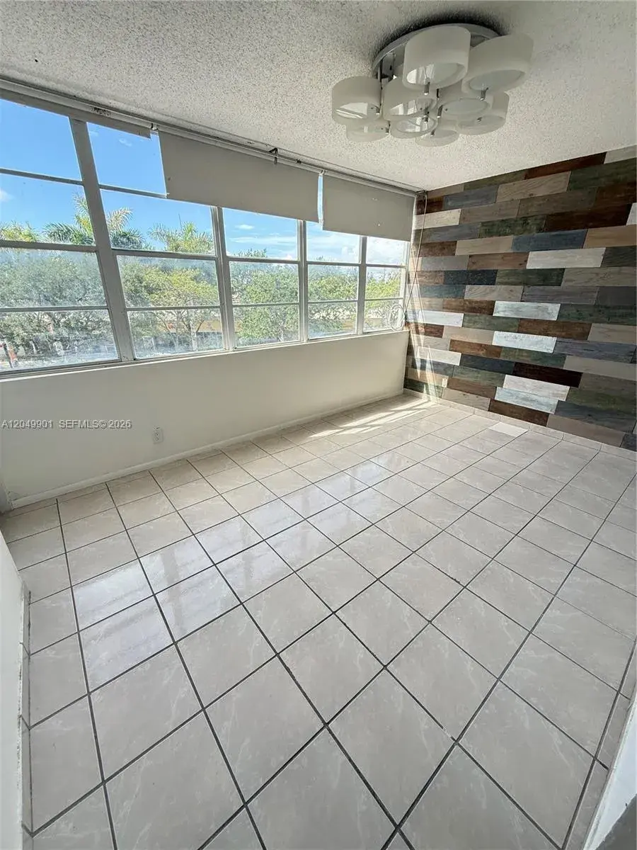 2025 NE 164th St # 318, North Miami Beach FL 33162