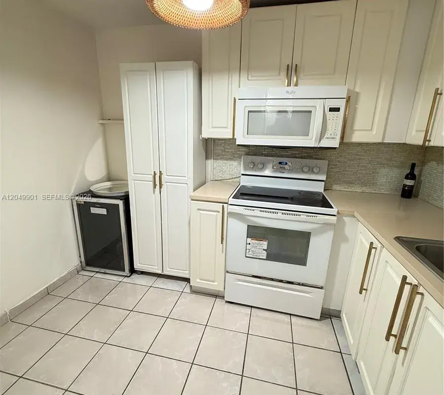 2025 NE 164th St # 318, North Miami Beach FL 33162