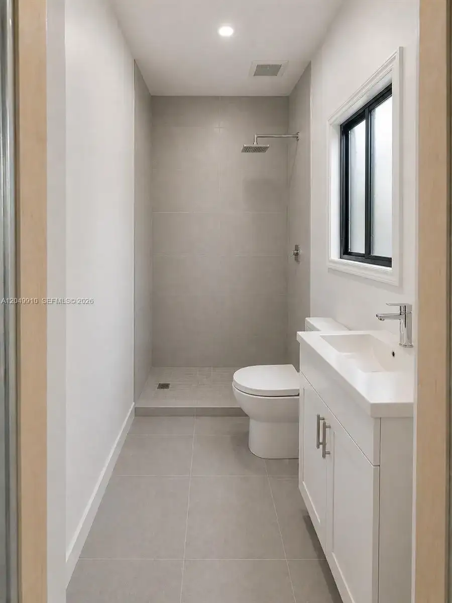433 NW 40th Ct # 5, Oakland Park FL 33309 photo 5