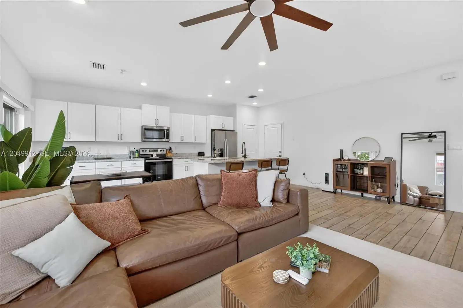 826 SE 17th St, Homestead FL 33034 photo 5