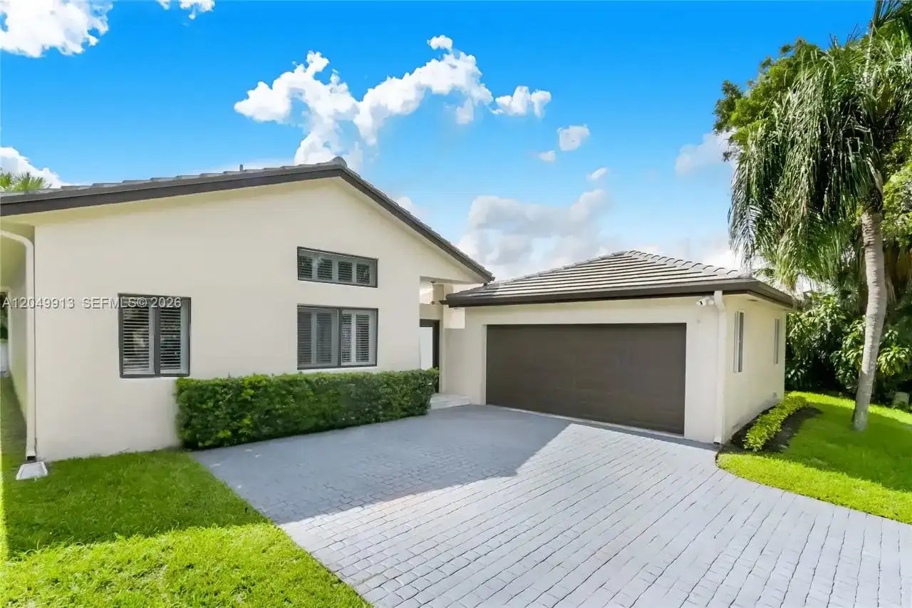 15241 NW 89th Ave, Miami Lakes FL 33018