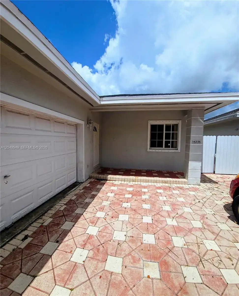 14236 SW 148th Ave, Miami FL 33196 photo 2