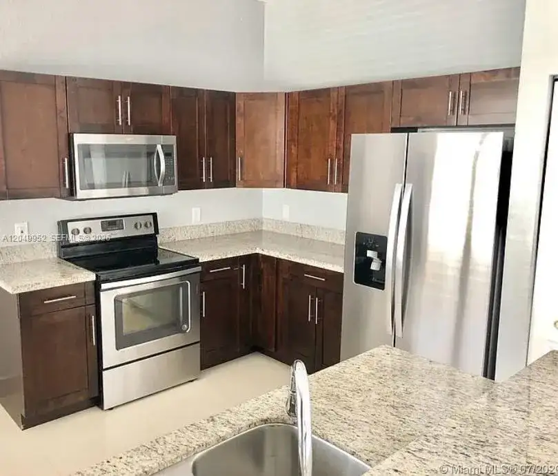 3965 NE 15th St, Homestead FL 33033 photo 2