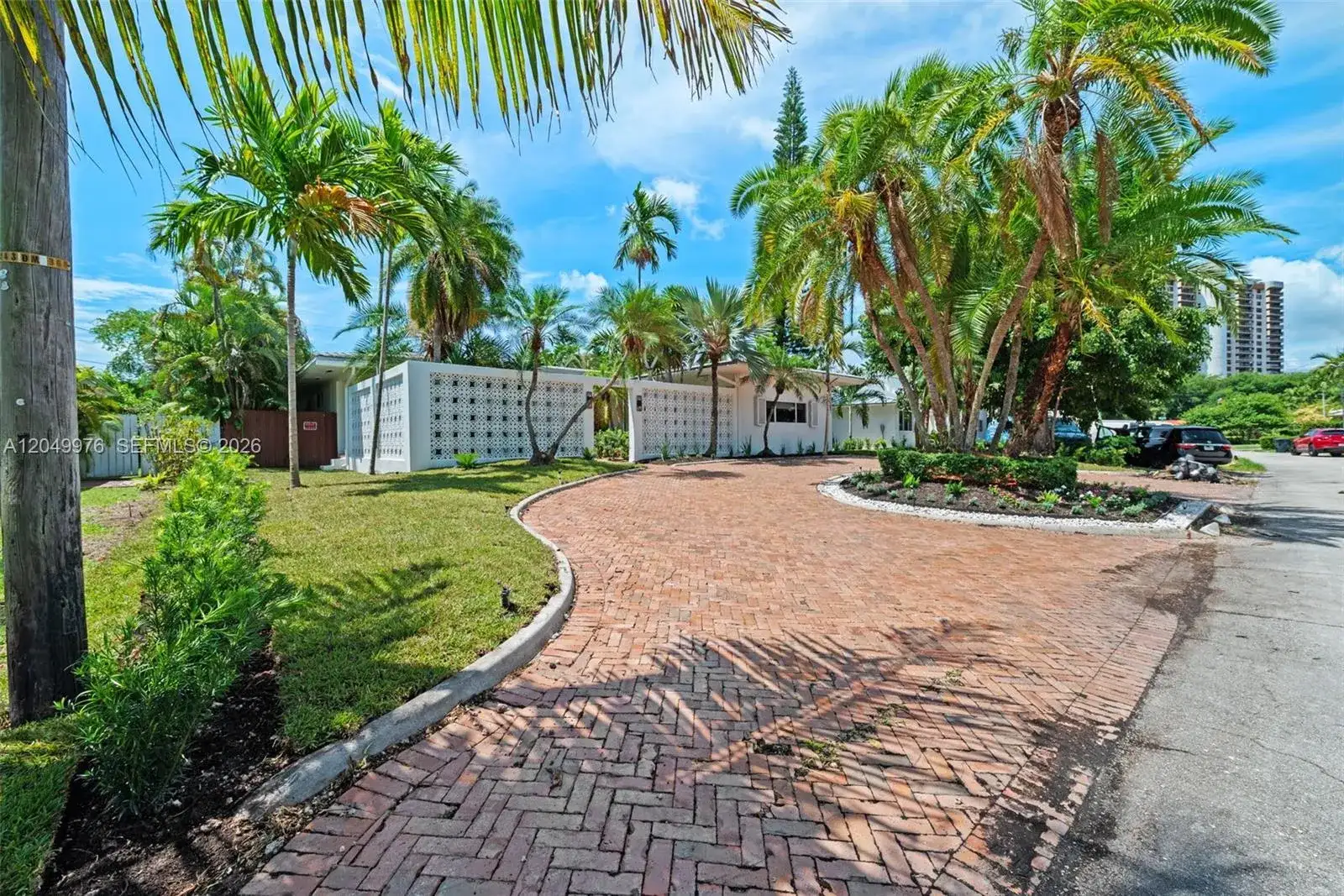 11530 NE 22nd Dr, North Miami FL 33181 photo 3
