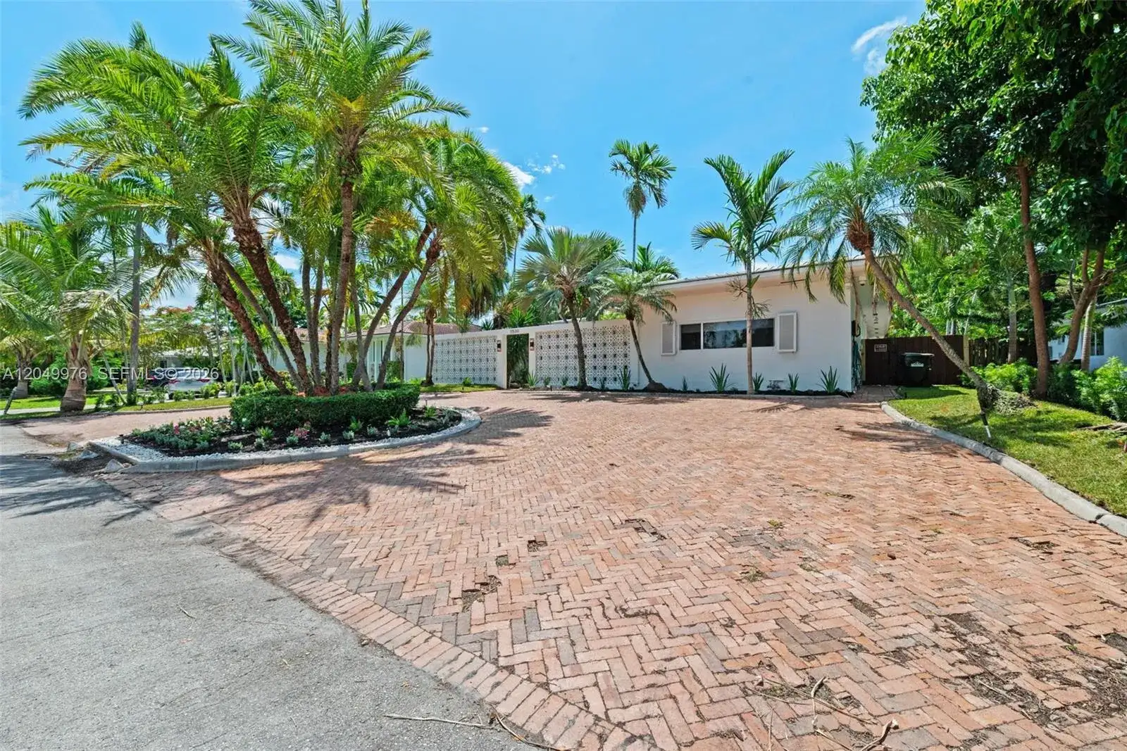 11530 NE 22nd Dr, North Miami FL 33181 photo 4